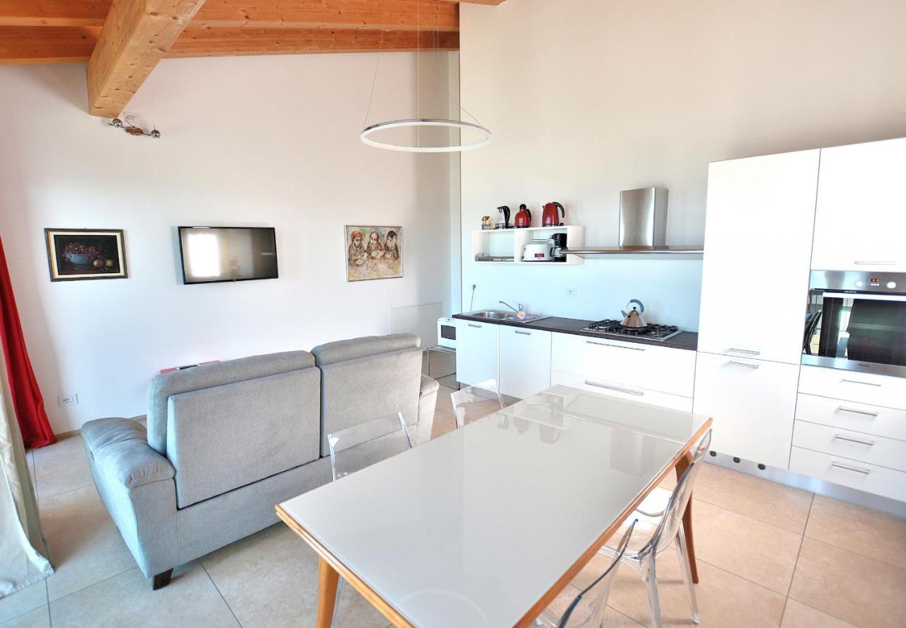 South Apartment With Pool Torri Del Benaco Luaran gambar