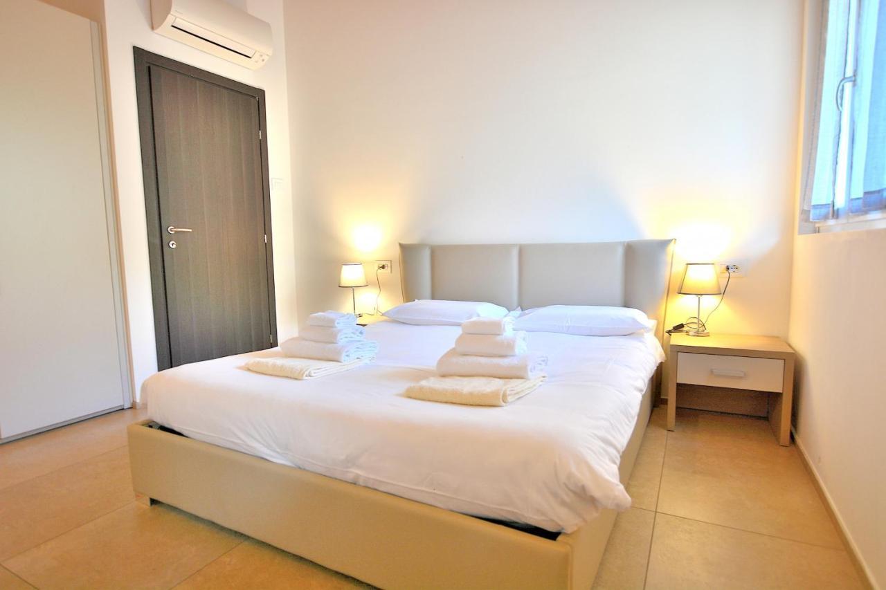 South Apartment With Pool Torri Del Benaco Luaran gambar