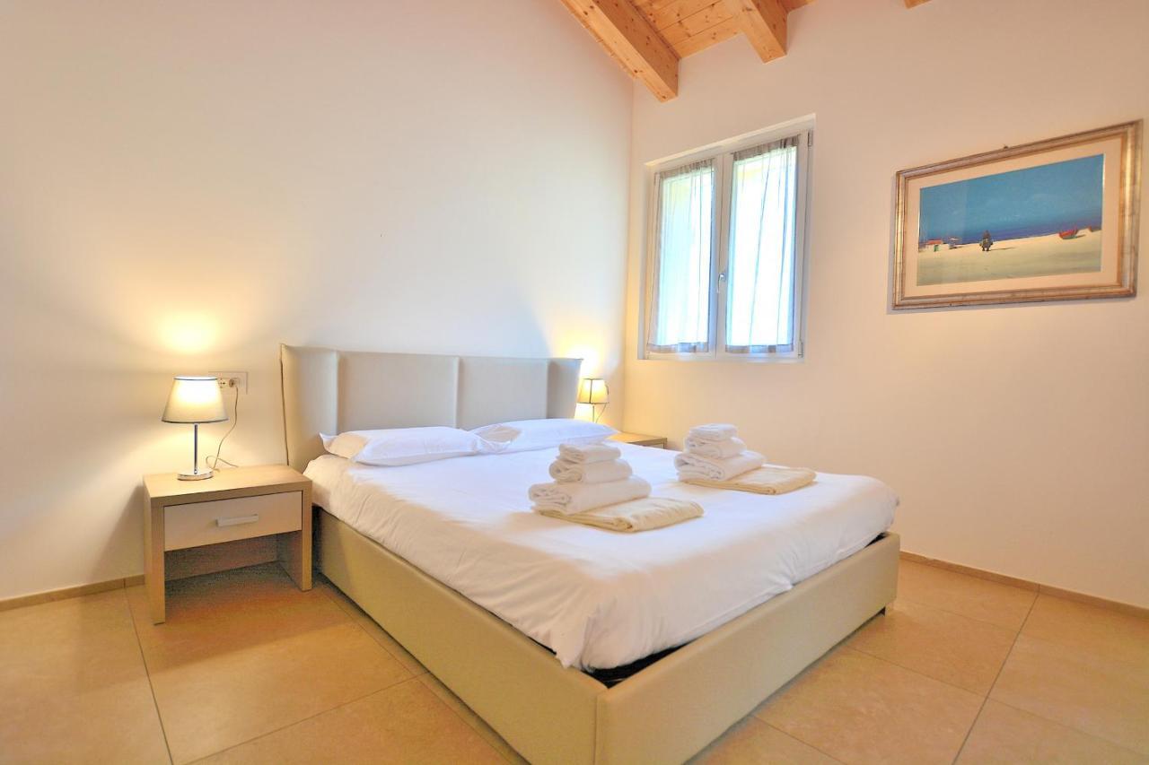 South Apartment With Pool Torri Del Benaco Luaran gambar