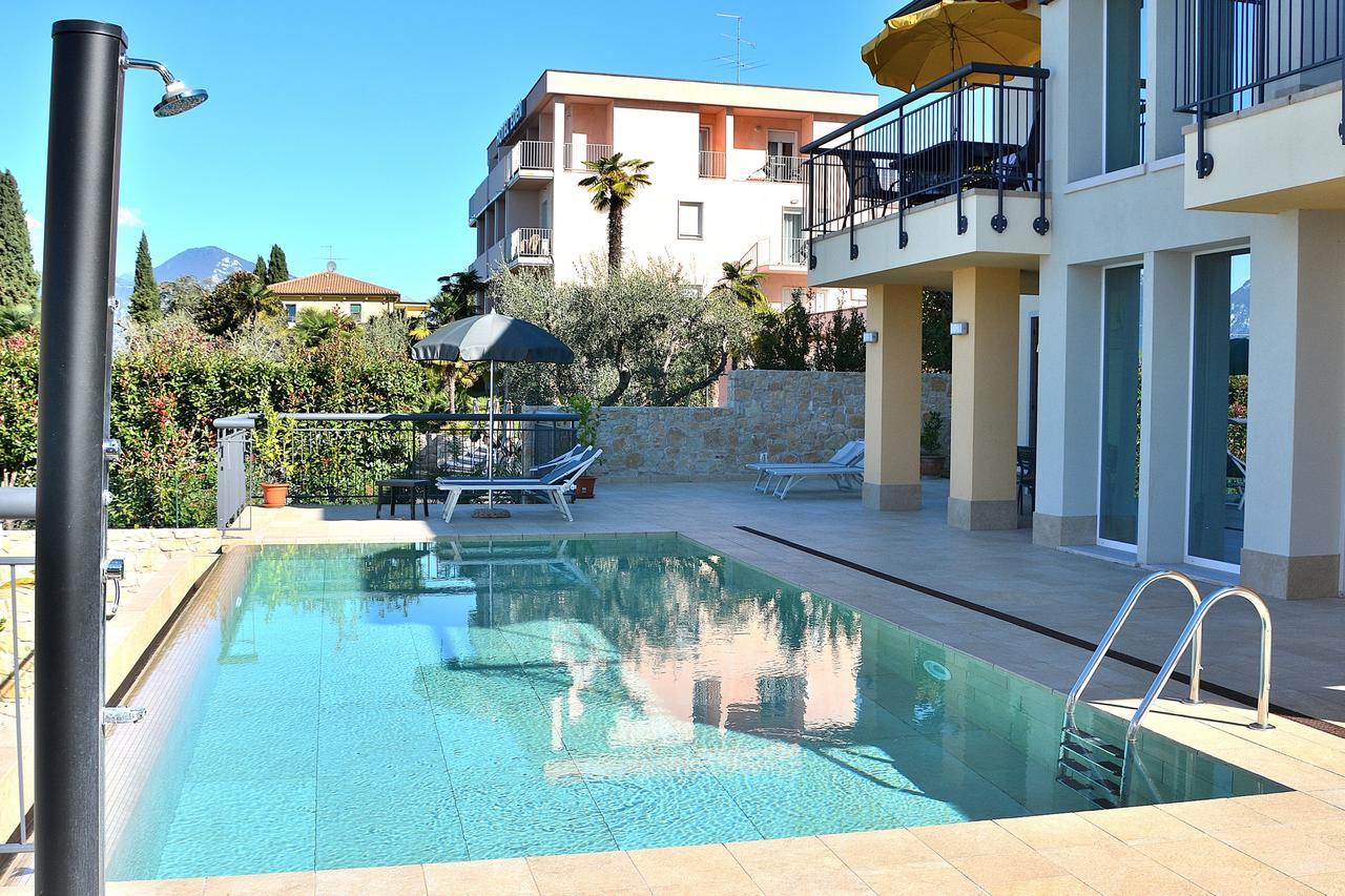 South Apartment With Pool Torri Del Benaco Luaran gambar
