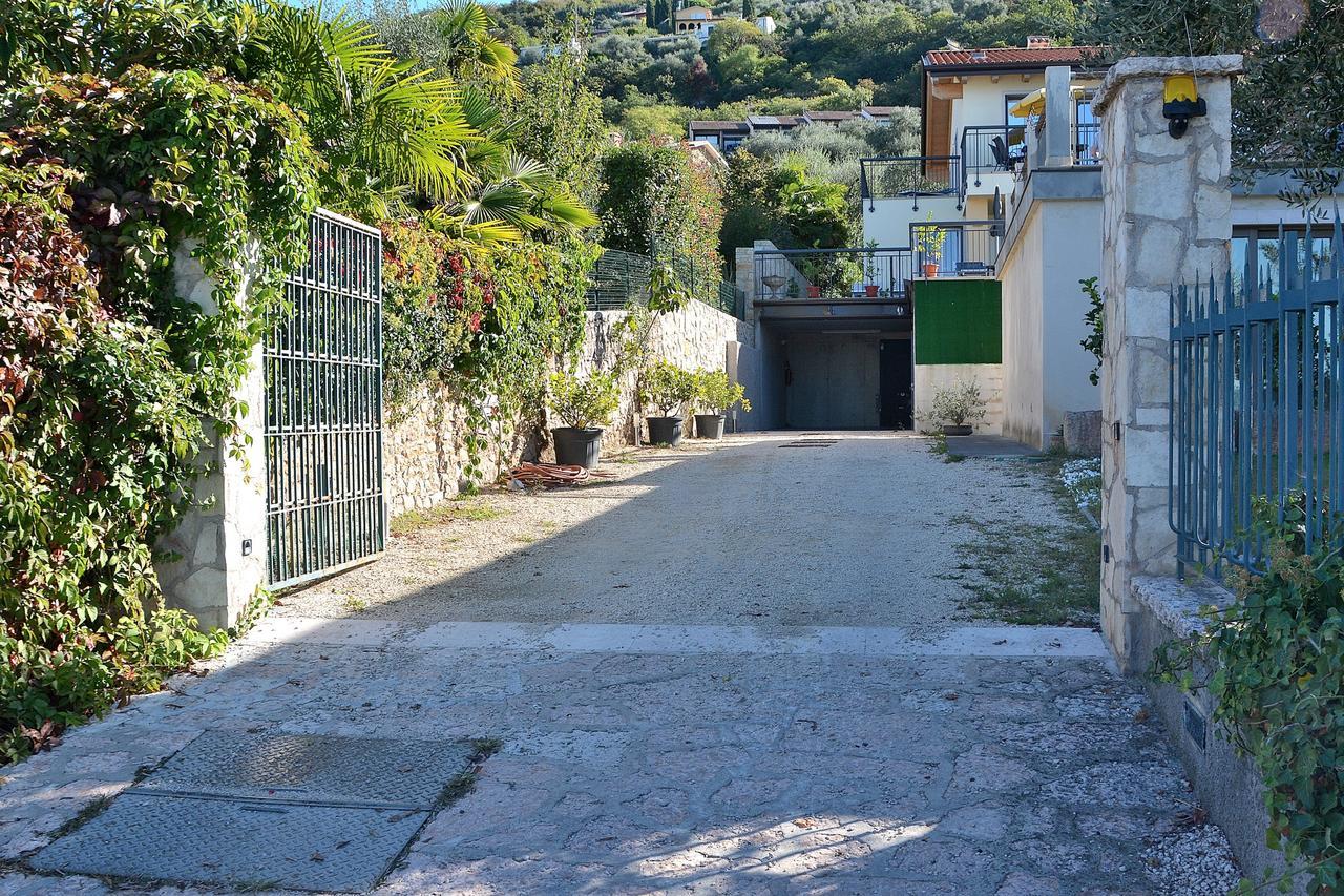 South Apartment With Pool Torri Del Benaco Luaran gambar